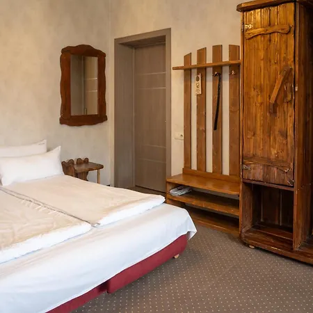 Silveroks Hotel *